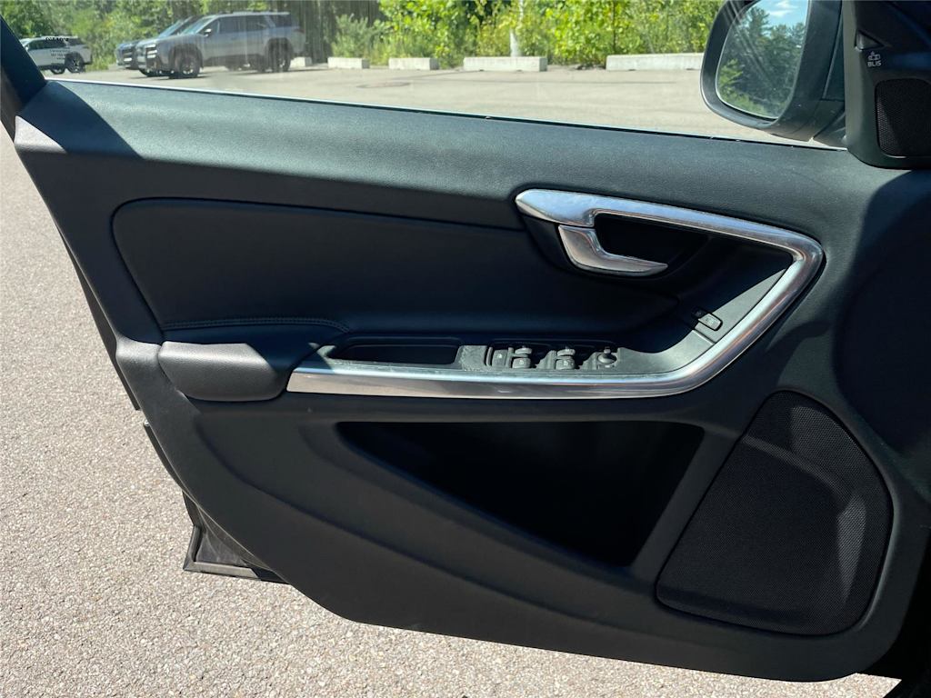 Thumbnail: 2015 Volvo V60 - 20