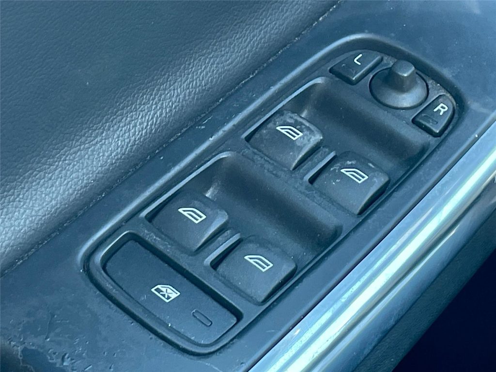 Thumbnail: 2015 Volvo V60 - 21