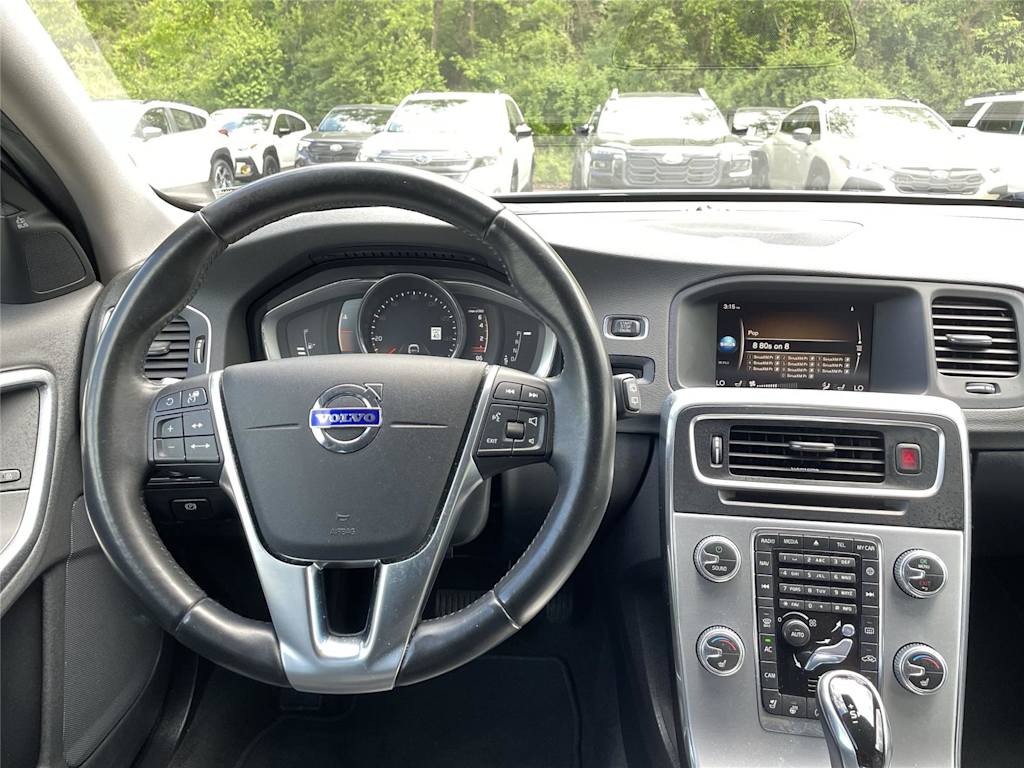 Thumbnail: 2017 Volvo V60 - 2