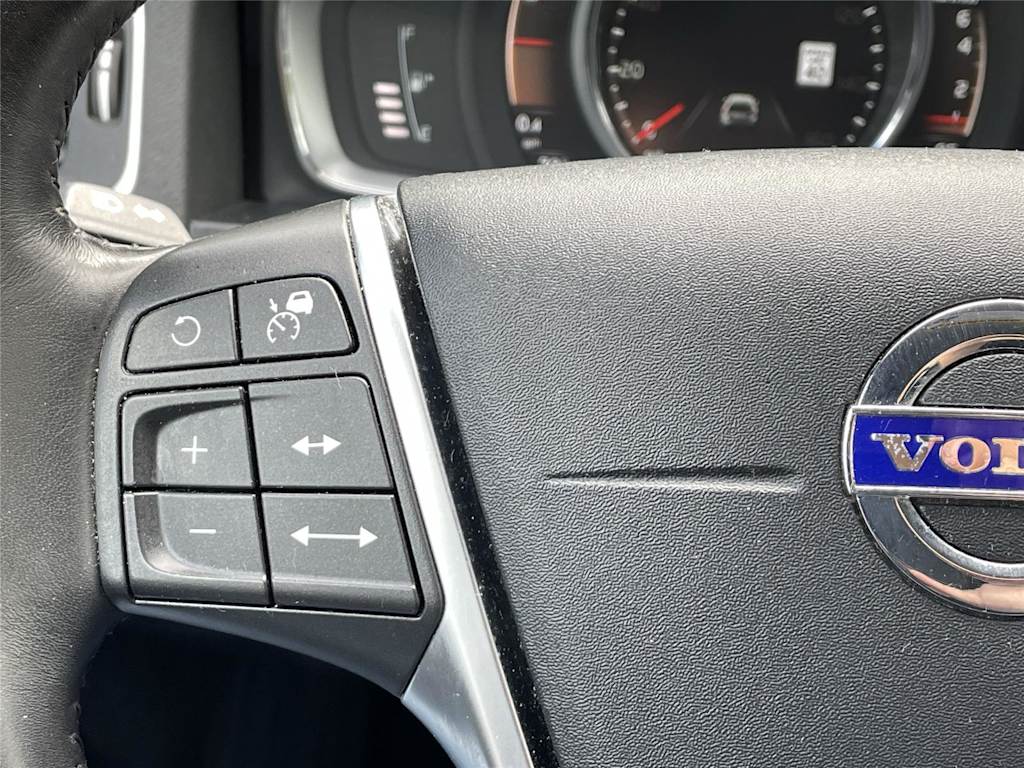 Thumbnail: 2017 Volvo V60 - 33
