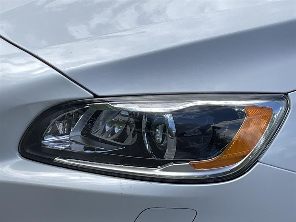 Thumbnail: 2017 Volvo V60 - 21
