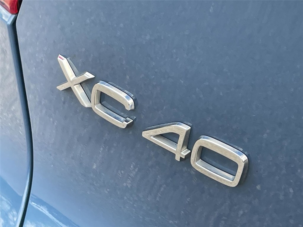 Thumbnail: 2023 Volvo XC40 - 7