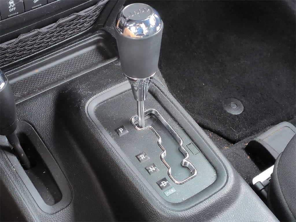 Thumbnail: 2017 Jeep Wrangler - 14