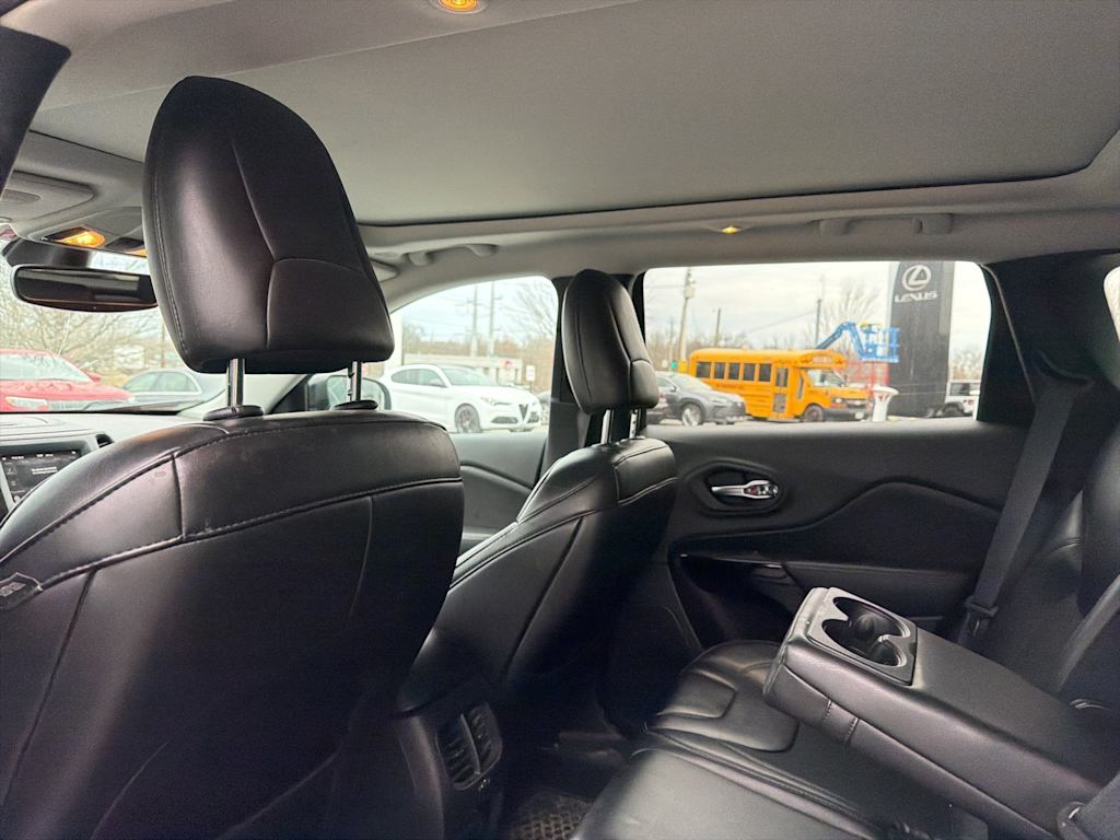 Thumbnail: 2019 Jeep Cherokee - 8