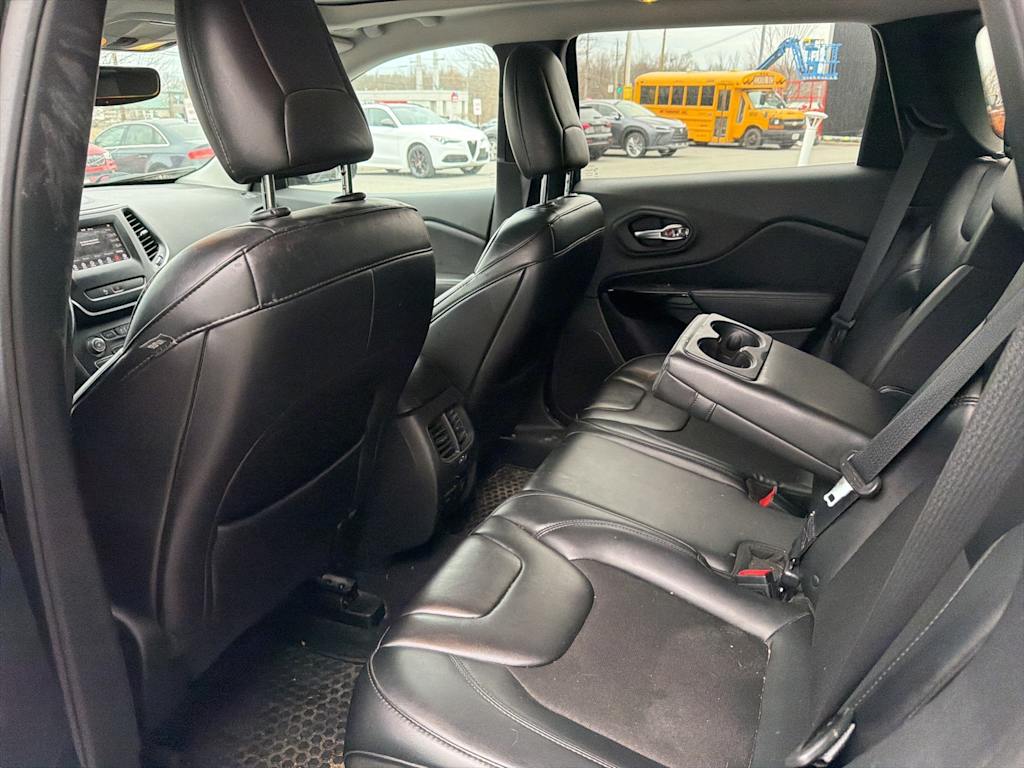 Thumbnail: 2019 Jeep Cherokee - 27