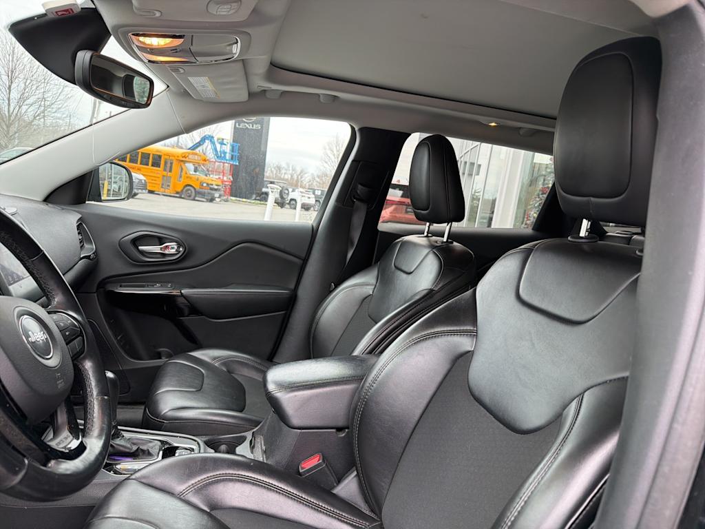 Thumbnail: 2019 Jeep Cherokee - 7