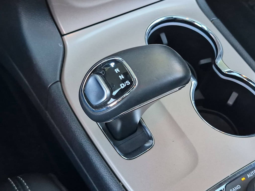 Thumbnail: 2015 Jeep Grand Cherokee - 17