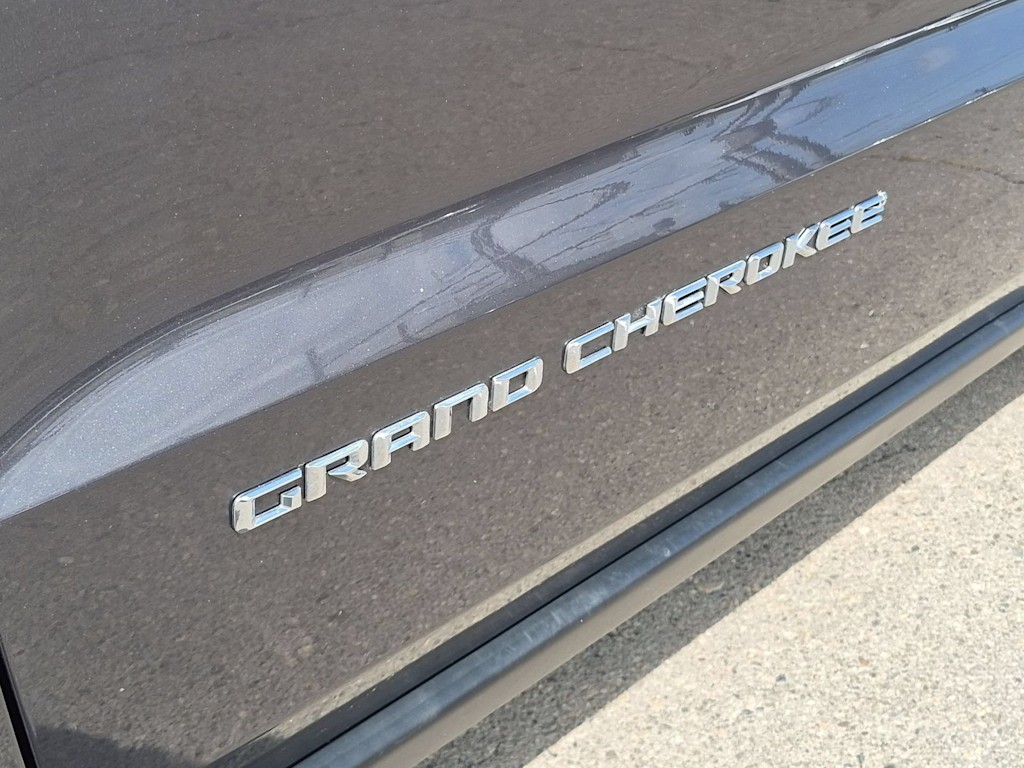 Thumbnail: 2016 Jeep Grand Cherokee - 27