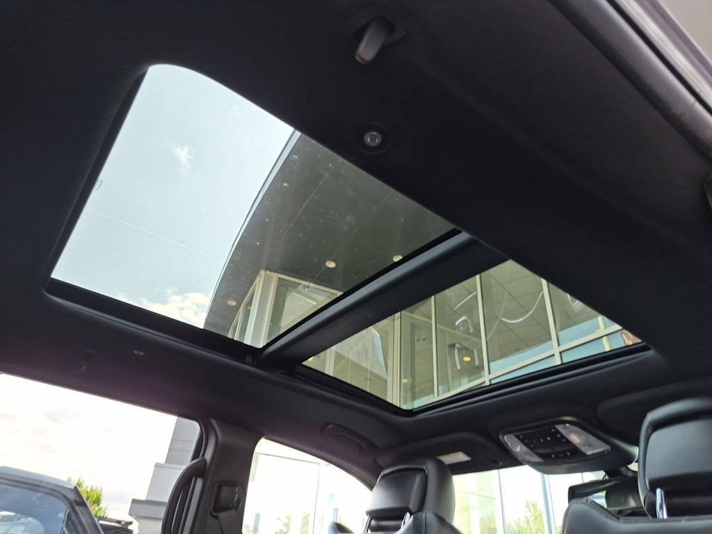 Thumbnail: 2016 Jeep Grand Cherokee - 32