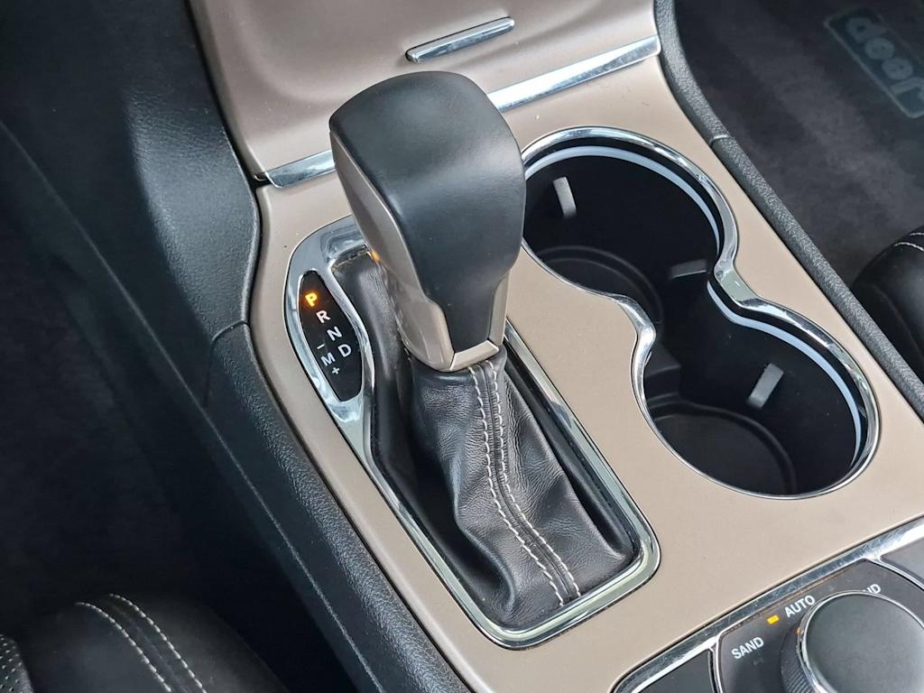 Thumbnail: 2016 Jeep Grand Cherokee - 17