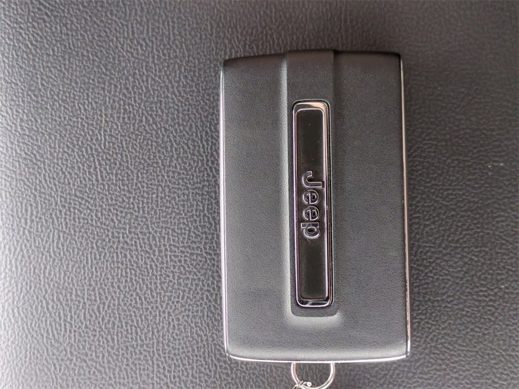 Thumbnail: 2024 Jeep Grand Cherokee - 18