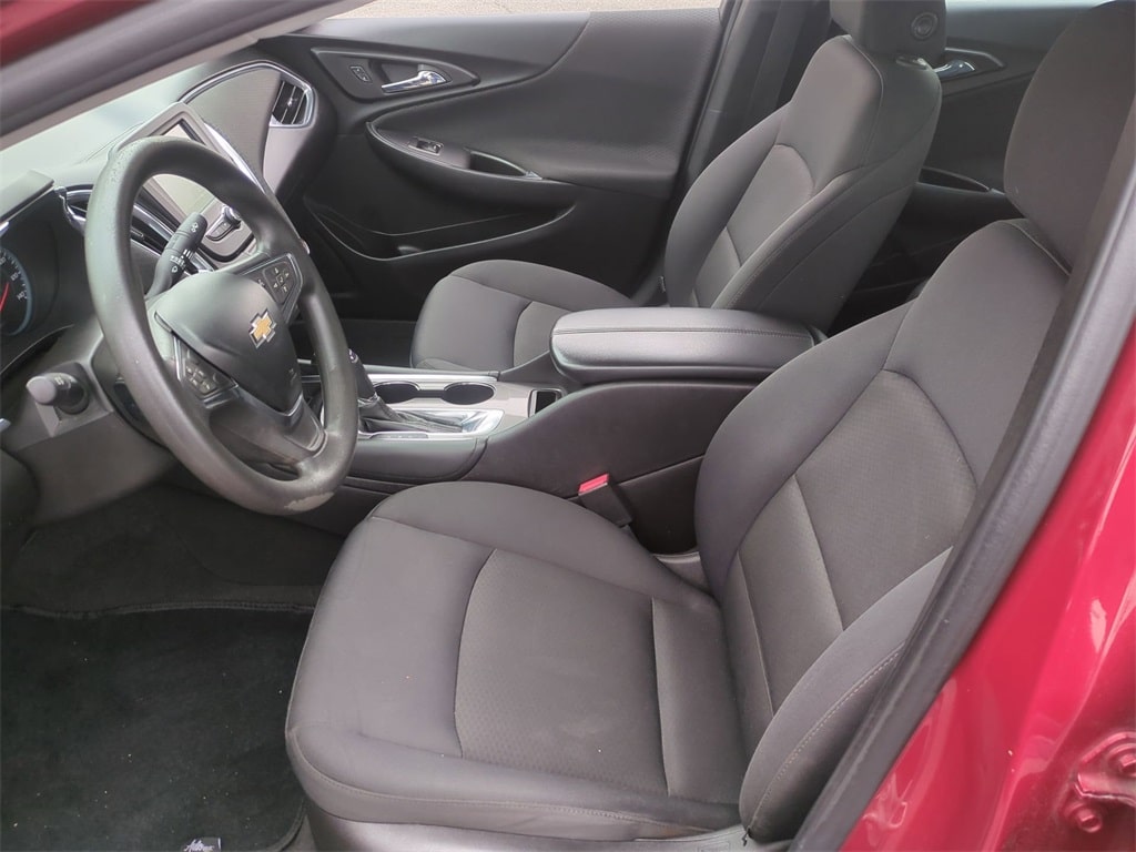 Thumbnail: 2016 Chevrolet Malibu - 11