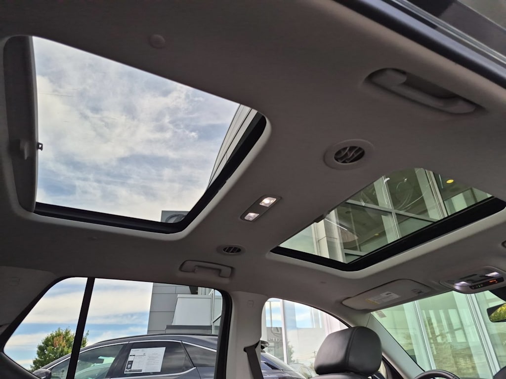 Thumbnail: 2019 Chevrolet Traverse - 32