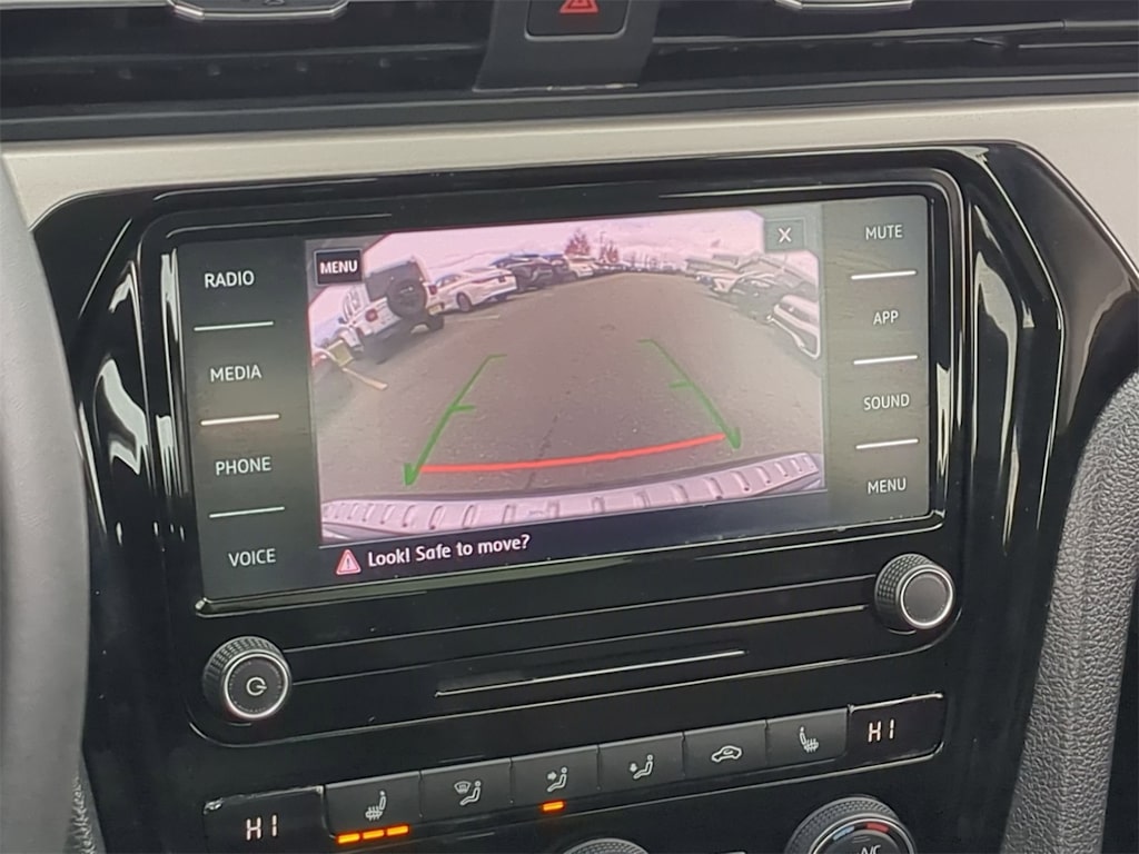 Thumbnail: 2022 Volkswagen Passat - 33