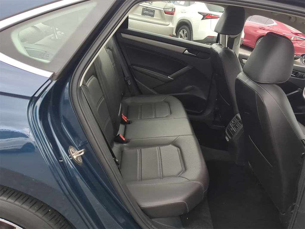 Thumbnail: 2022 Volkswagen Passat - 28