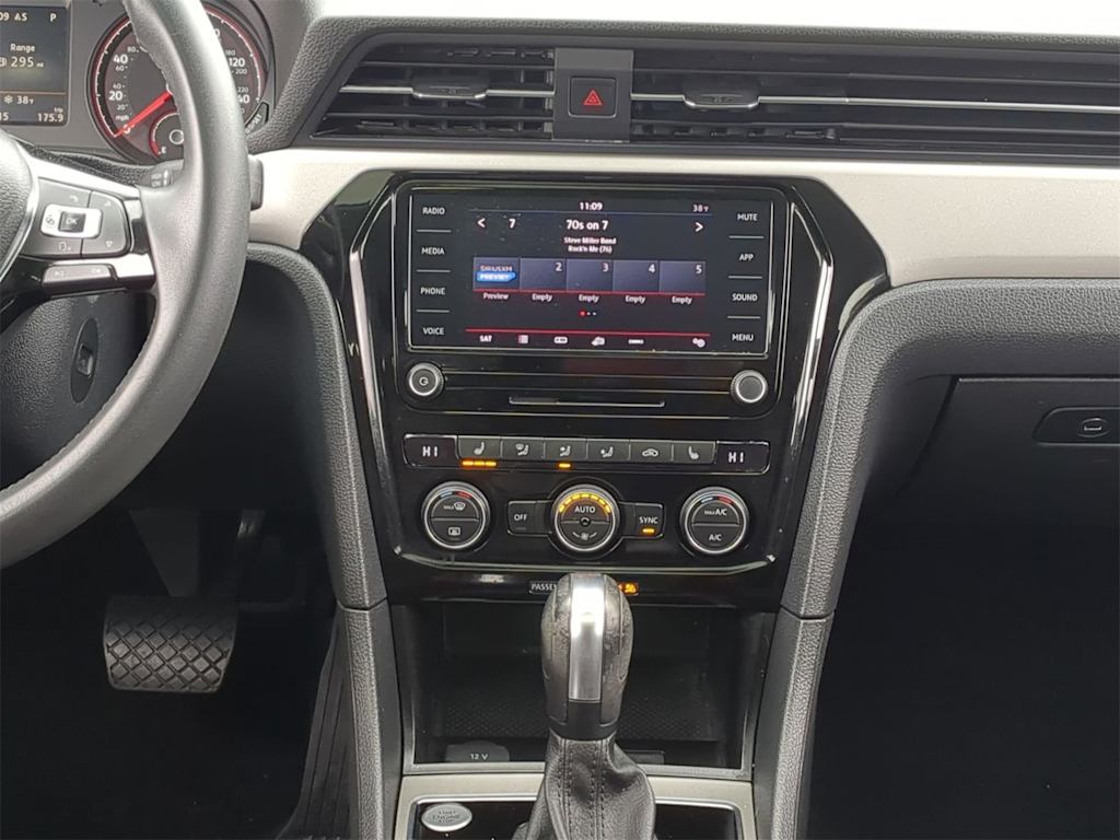 Thumbnail: 2022 Volkswagen Passat - 14