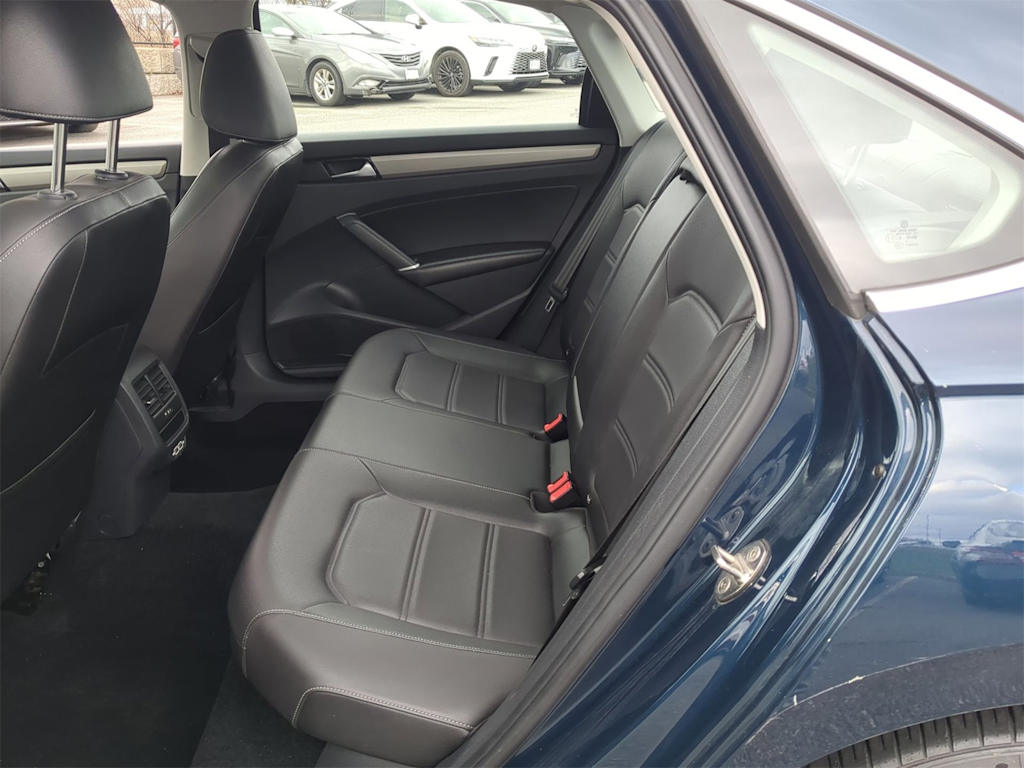 Thumbnail: 2022 Volkswagen Passat - 12