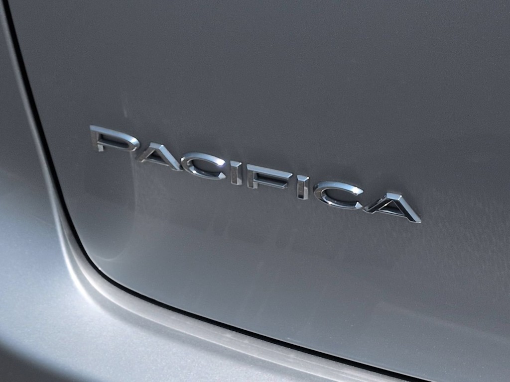 Thumbnail: 2024 Chrysler Pacifica - 7