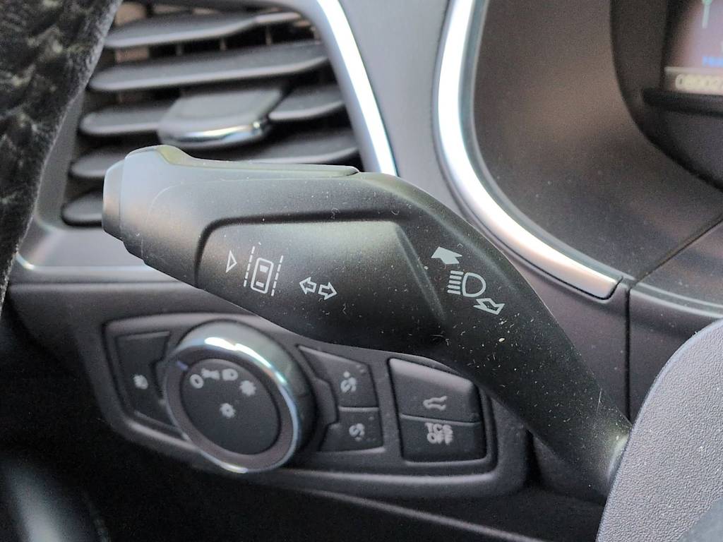 Thumbnail: 2019 Ford Edge - 16