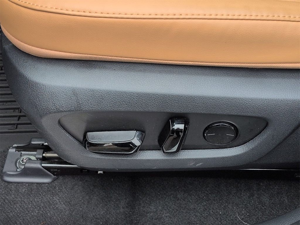 Thumbnail: 2024 Lexus ES - 26