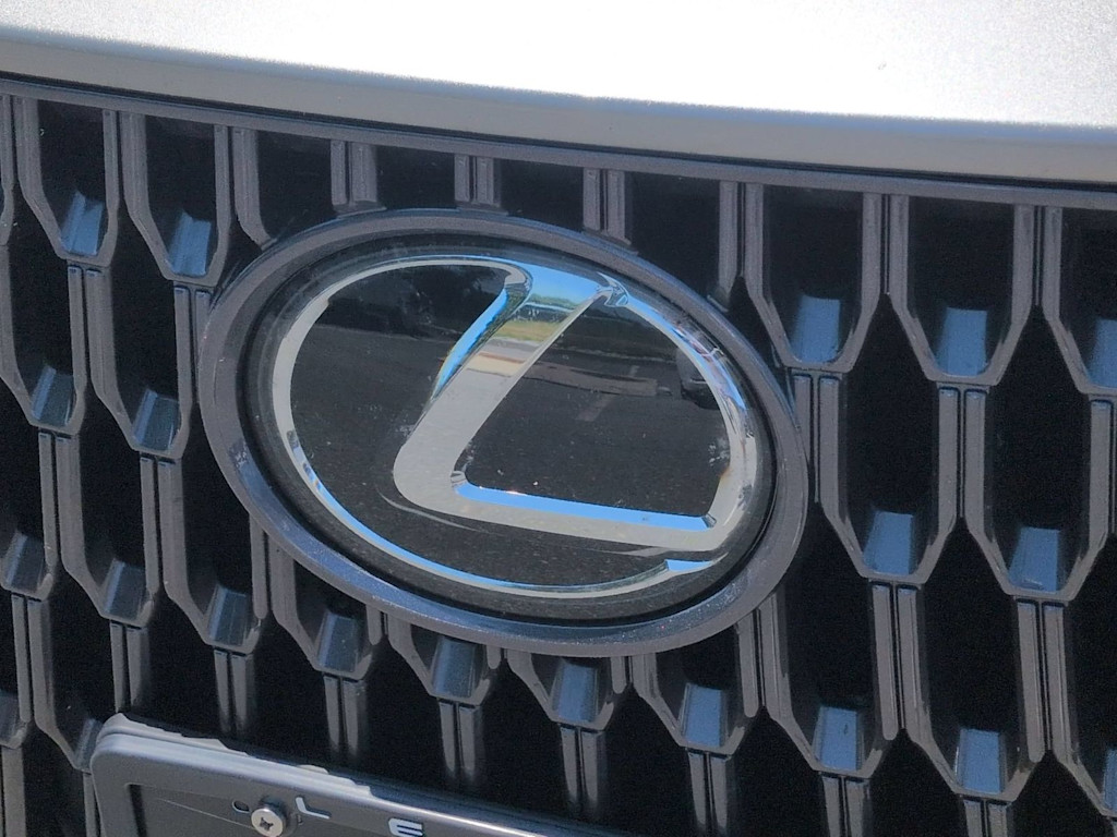 Thumbnail: 2026 Lexus ES - 9
