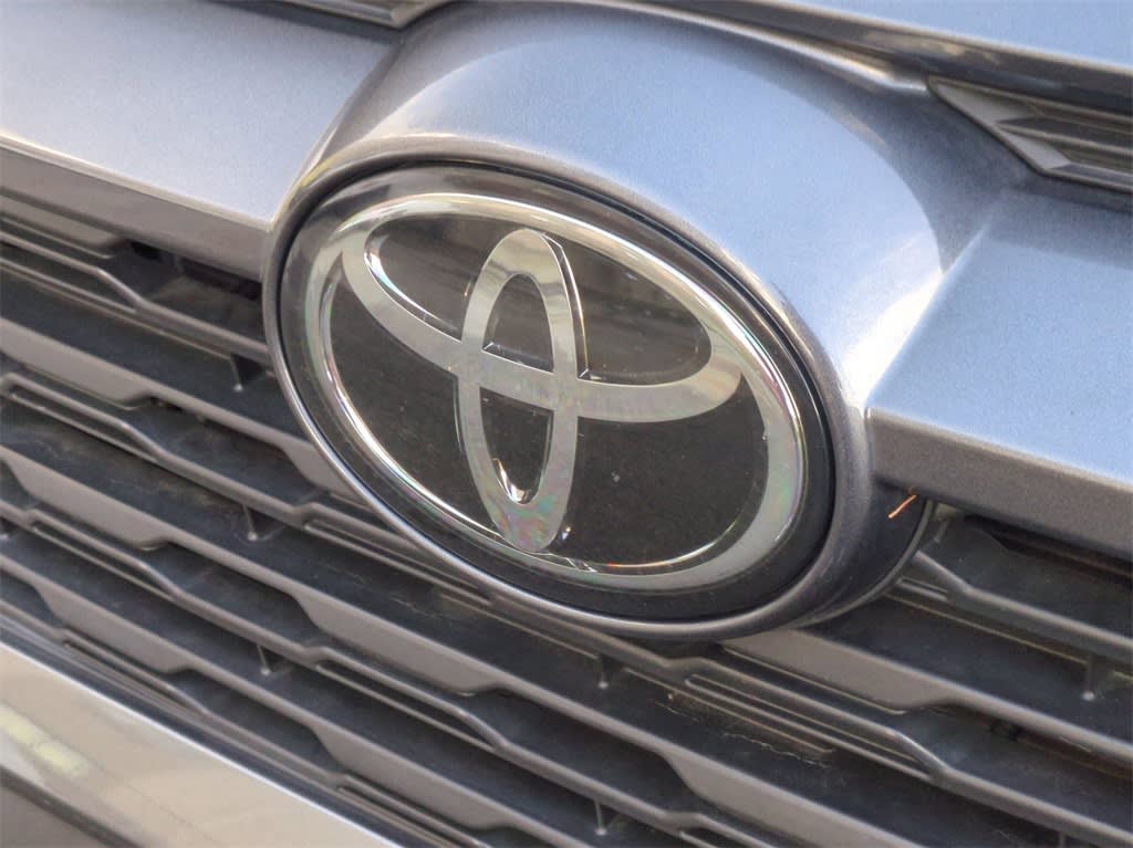 2019 Toyota RAV4 XLE Premium 6