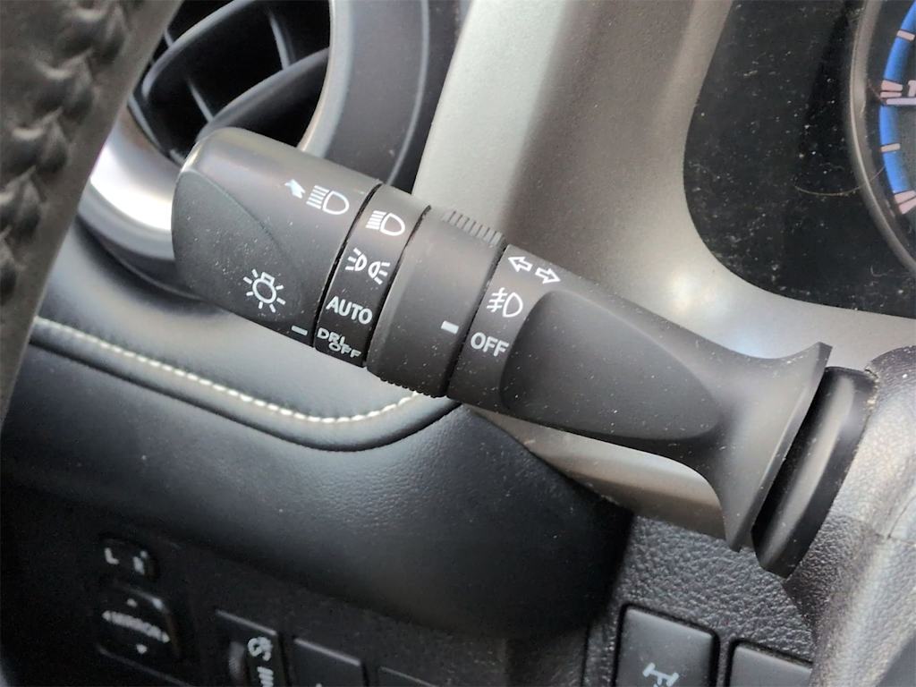 Thumbnail: 2018 Toyota RAV4 - 34