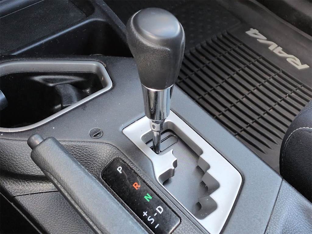 Thumbnail: 2018 Toyota RAV4 - 15