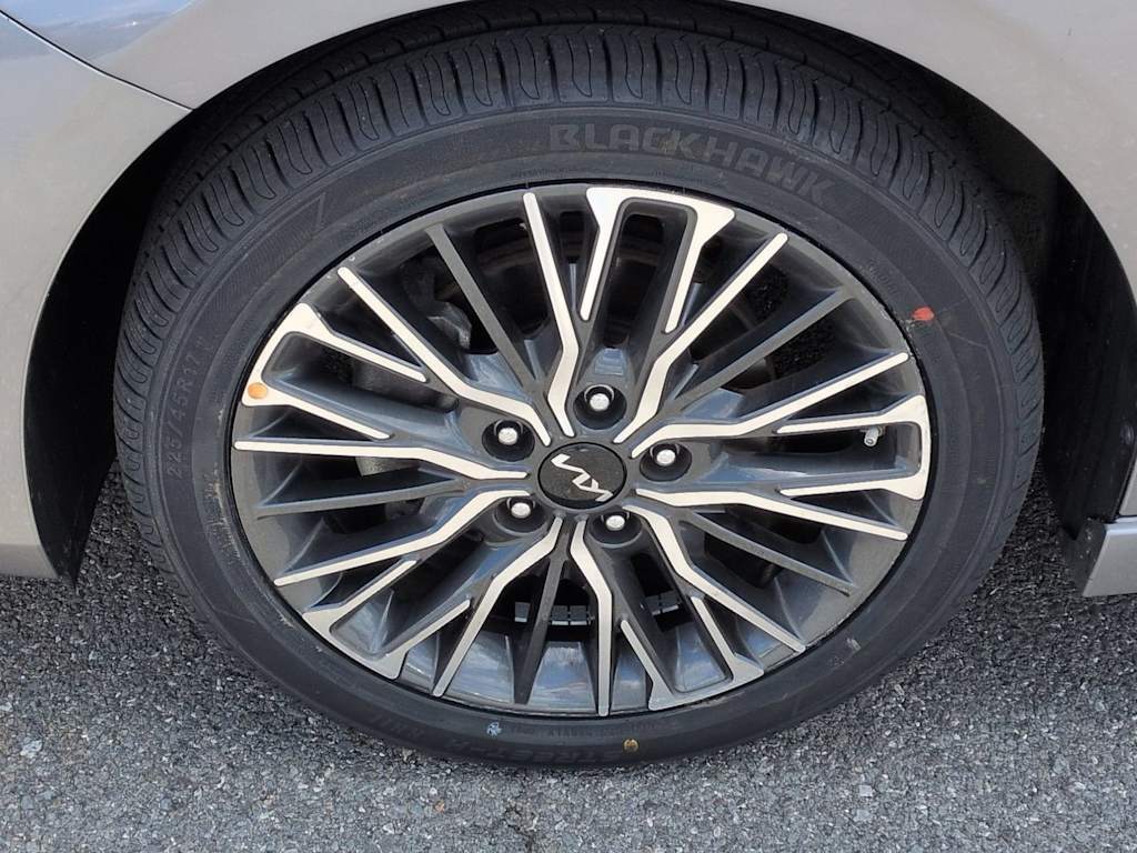 Thumbnail: 2023 Kia Forte - 8