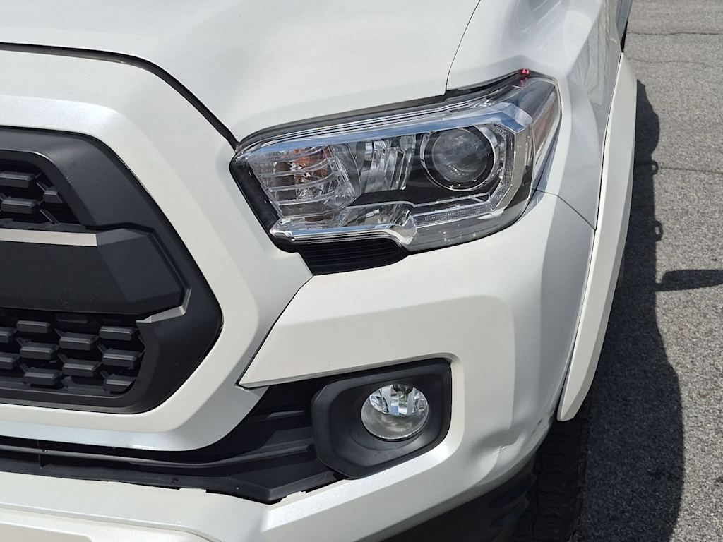 Thumbnail: 2022 Toyota Tacoma - 26