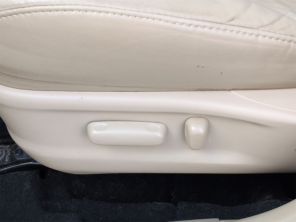 Thumbnail: 2015 Toyota Venza - 28