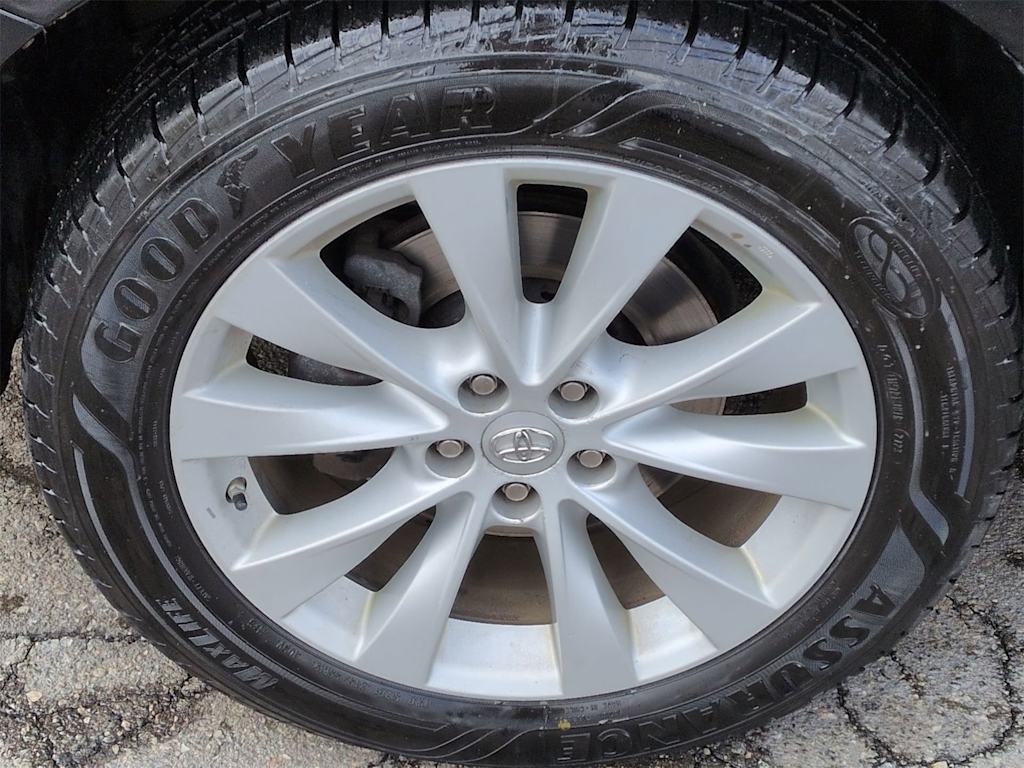 Thumbnail: 2015 Toyota Venza - 8