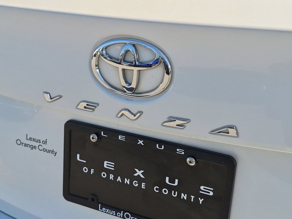 Thumbnail: 2013 Toyota Venza - 26