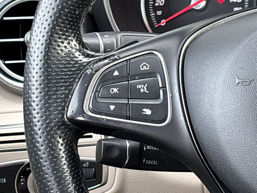 Thumbnail: 2016 Mercedes-Benz C-Class - 33