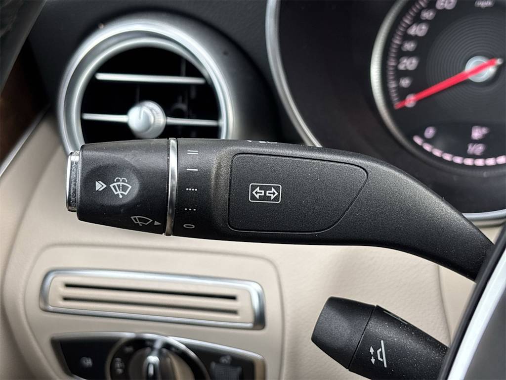 Thumbnail: 2016 Mercedes-Benz C-Class - 36