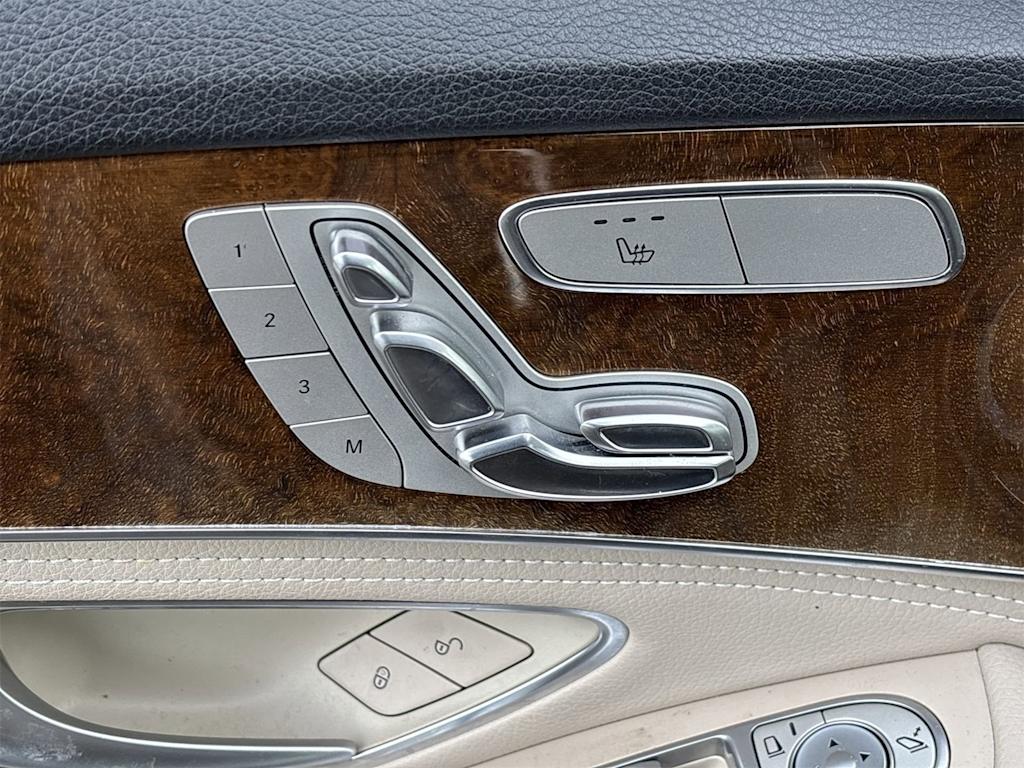 Thumbnail: 2016 Mercedes-Benz C-Class - 28