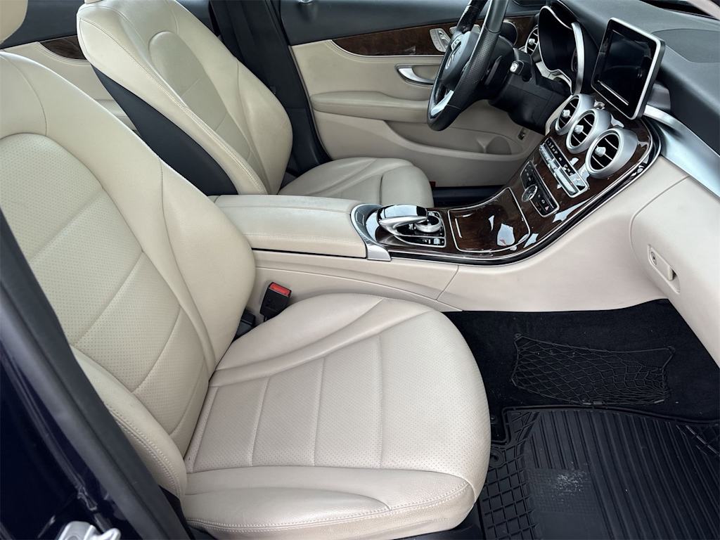 Thumbnail: 2016 Mercedes-Benz C-Class - 10