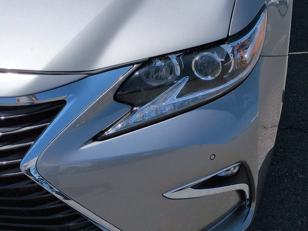 Thumbnail: 2016 Lexus ES - 26