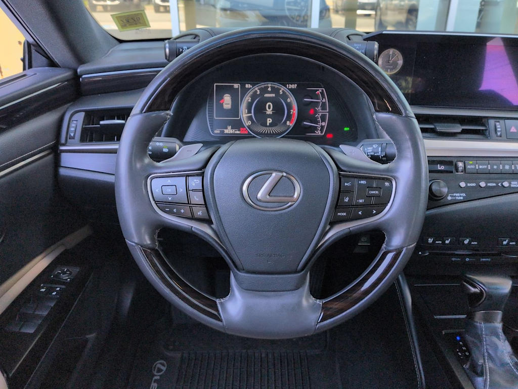 Thumbnail: 2019 Lexus ES - 14