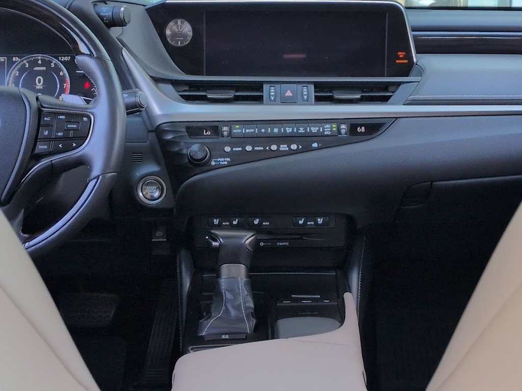 Thumbnail: 2019 Lexus ES - 15