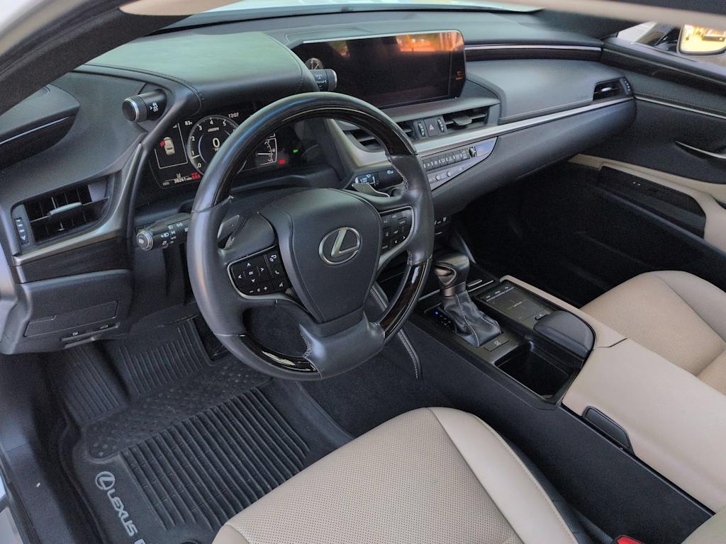 Thumbnail: 2019 Lexus ES - 2