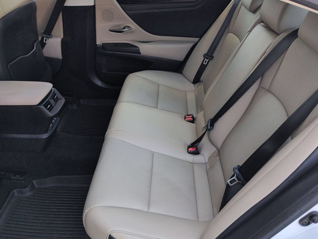 Thumbnail: 2019 Lexus ES - 13