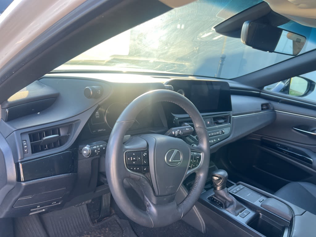 Thumbnail: 2022 Lexus ES - 2