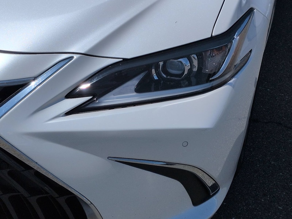 Thumbnail: 2023 Lexus ES - 25