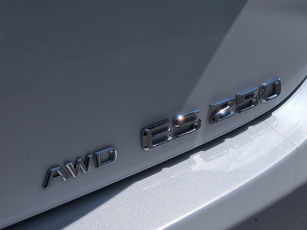 Thumbnail: 2023 Lexus ES - 26