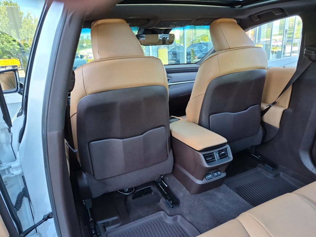 Thumbnail: 2021 Lexus ES - 11
