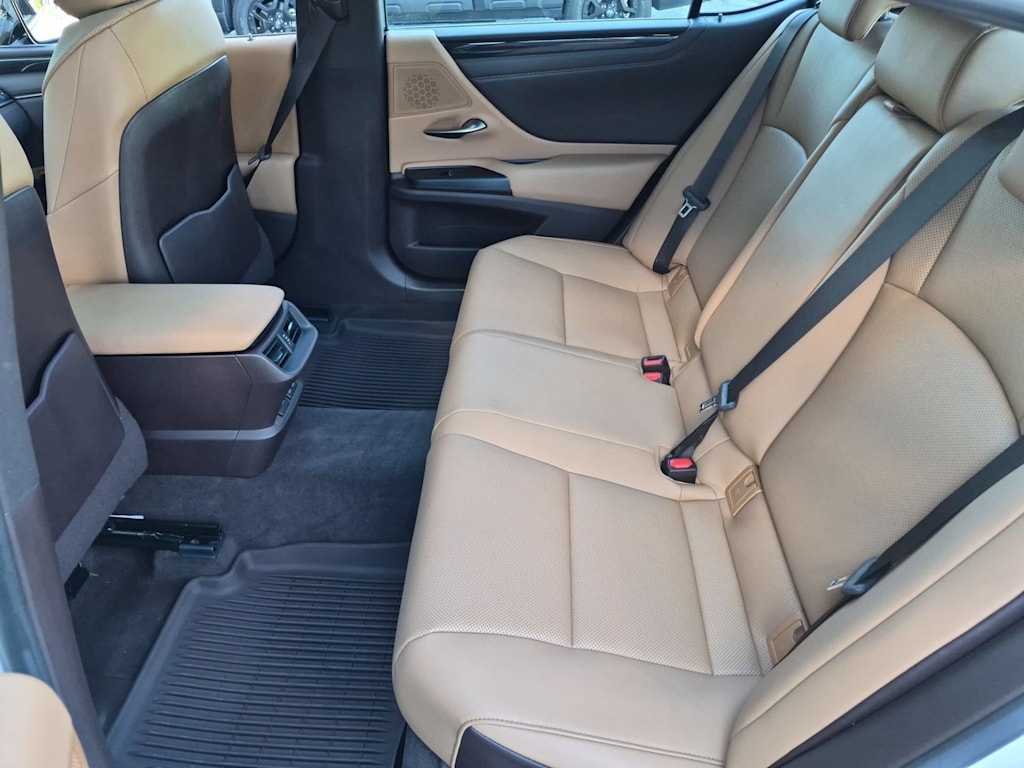 Thumbnail: 2021 Lexus ES - 29