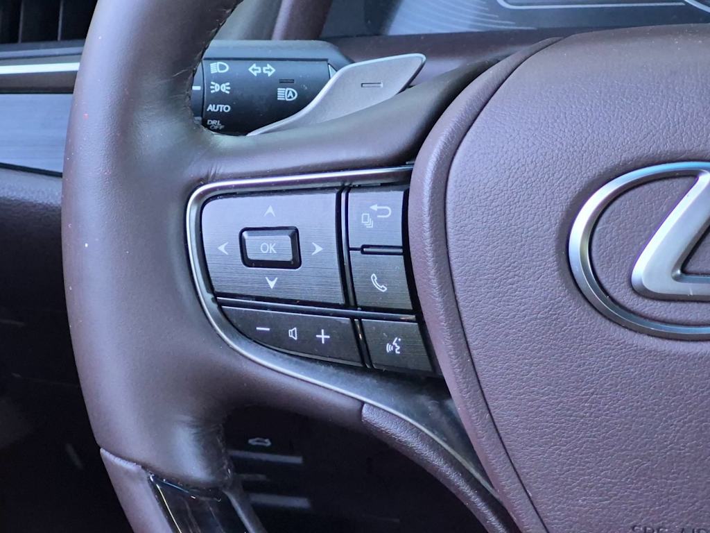 Thumbnail: 2021 Lexus ES - 32