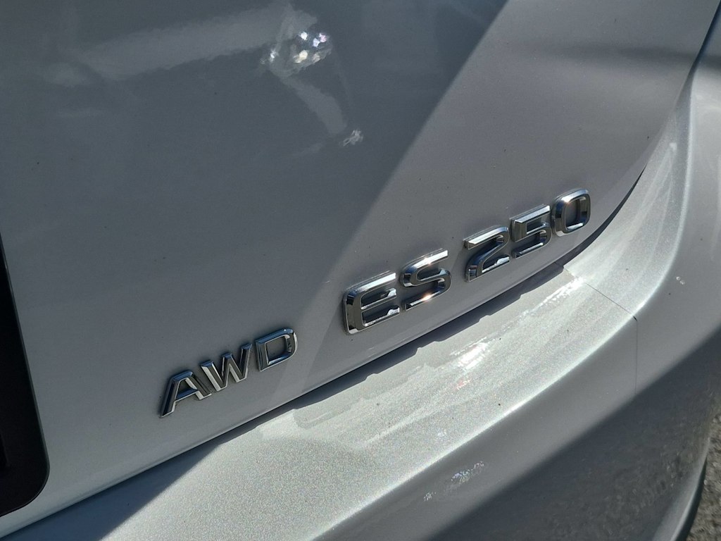 Thumbnail: 2021 Lexus ES - 5