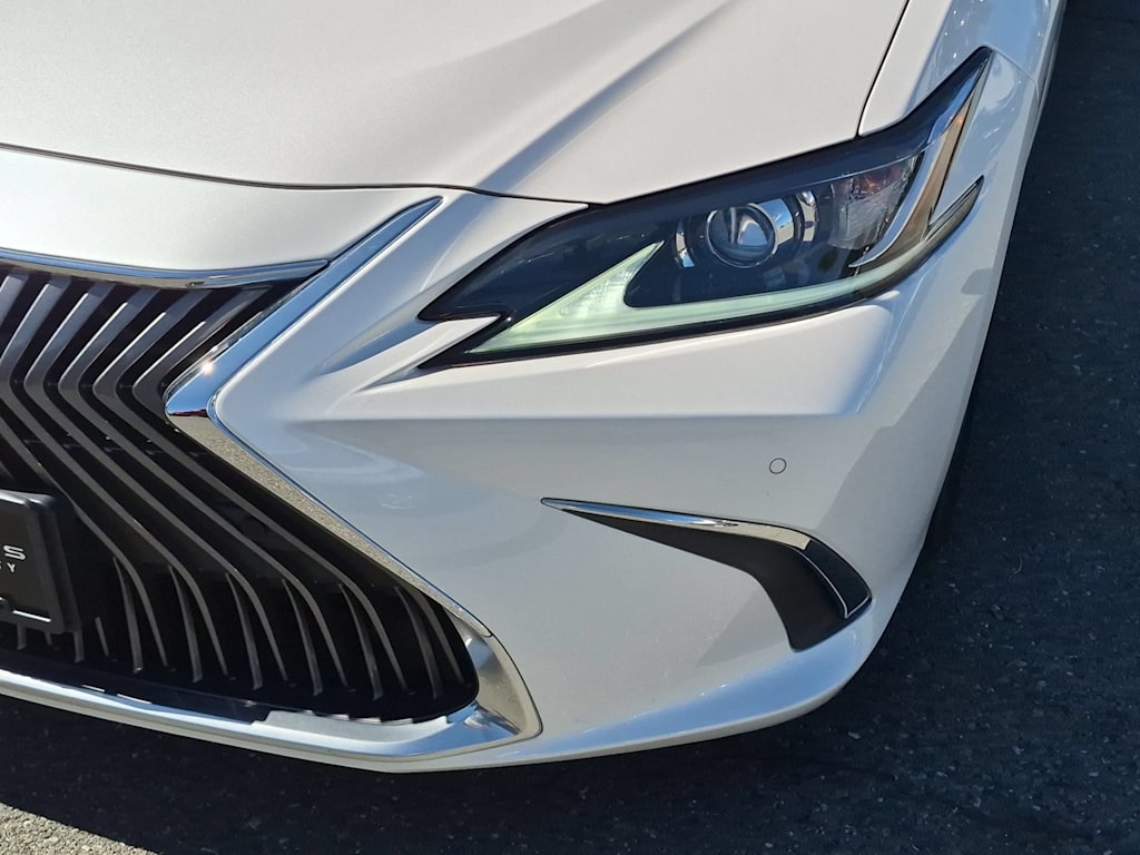 Thumbnail: 2021 Lexus ES - 25